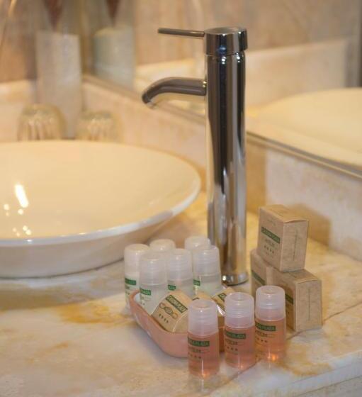 جناح جونيور, Casona Plaza Hotel Arequipa