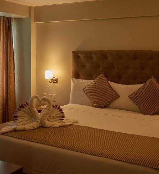 جناح جونيور, Casona Plaza Hotel Arequipa