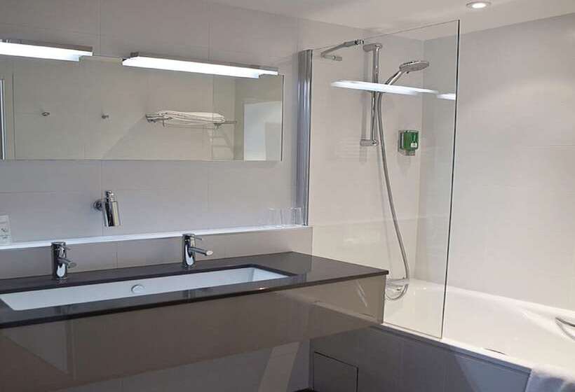 سوییت جونیور, Best Western Aquakub