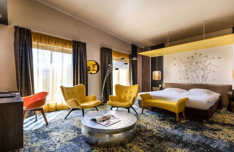 سوییت جونیور, Best Western Aquakub