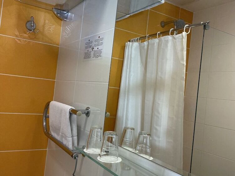 اتاق استاندارد چهار تخته, Green Vilnius