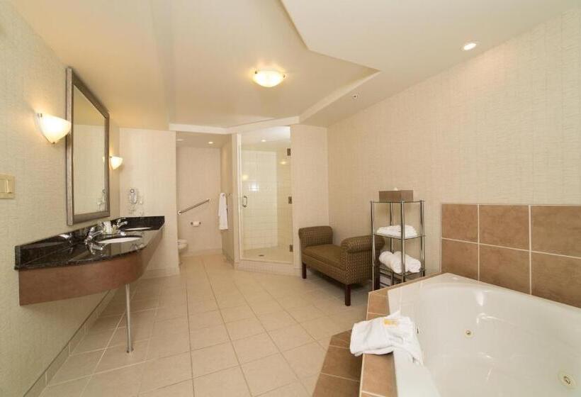 Suite Adapted for people with reduced mobility, Holiday Inn & Suites Lloydminster