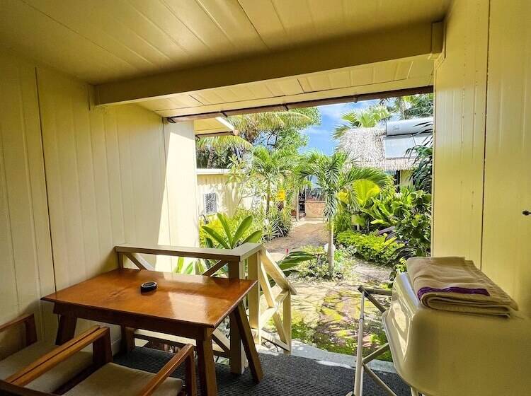 استودیوی استاندارد با چشم‌انداز دریا, Castaway Resort