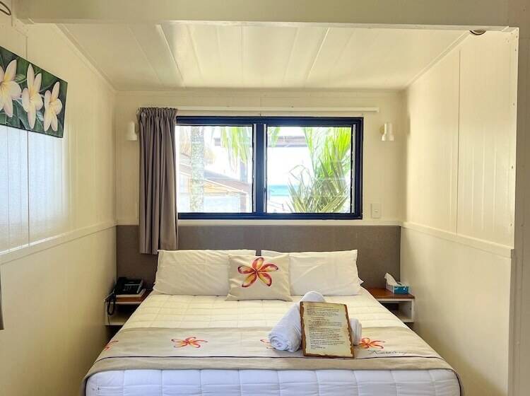 استودیوی استاندارد با چشم‌انداز دریا, Castaway Resort