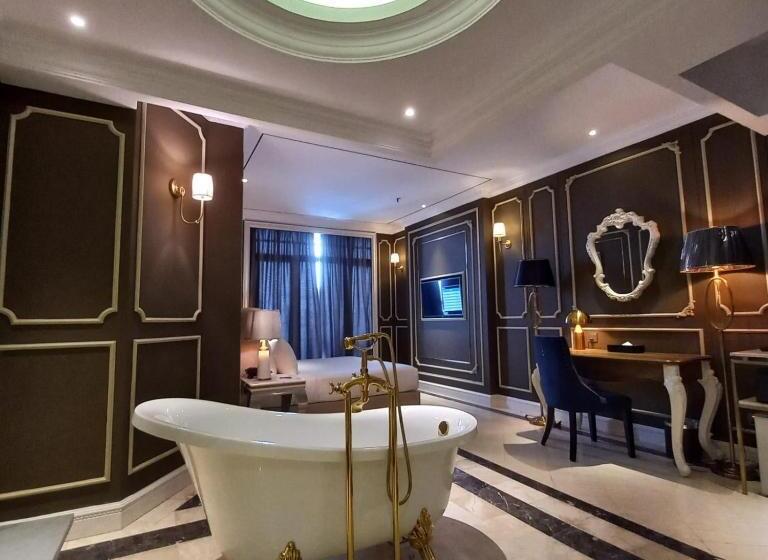 سوئیت با بالکن, Grand Eska Hotel & Suites Batam