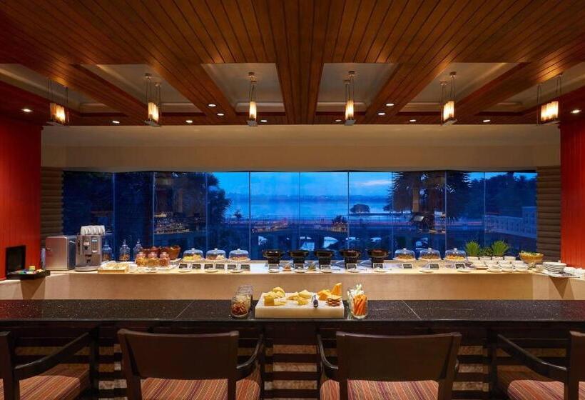 プレジデントスイートルーム, Hyderabad Marriott Hotel & Convention Centre