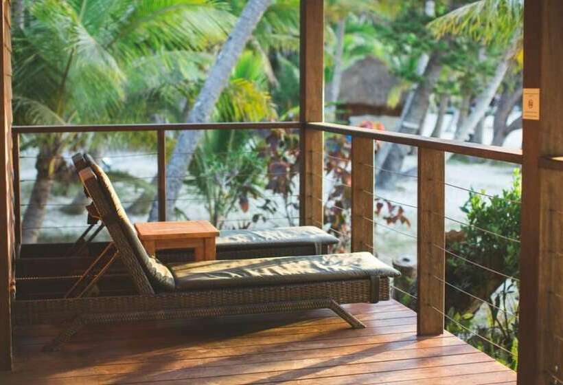 بانگلوی استاندارد, Oure Lodge Beach Resort