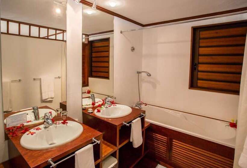 بنگله خانوادگی, Oure Lodge Beach Resort