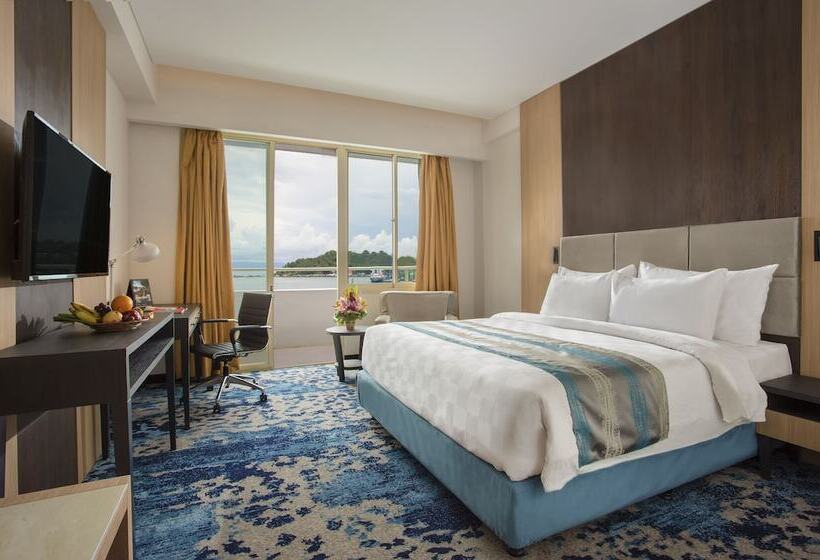 اتاق لوکس با بالکن, Swiss Belhotel Papua