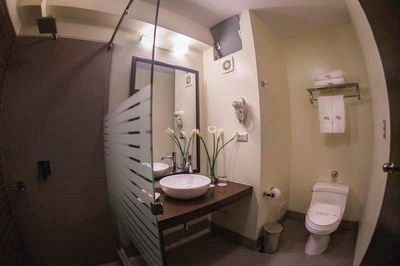 اتاق لوکس با بالکن, Swiss Belhotel Papua