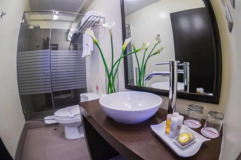 اتاق لوکس با بالکن, Swiss Belhotel Papua