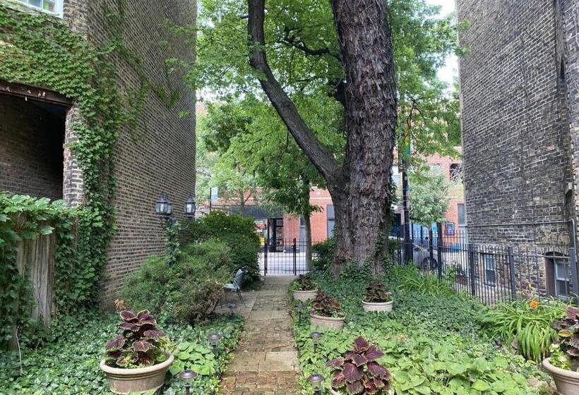 اتاق استاندارد با سرویس بهداشتی مشترک, The Villa Toscana