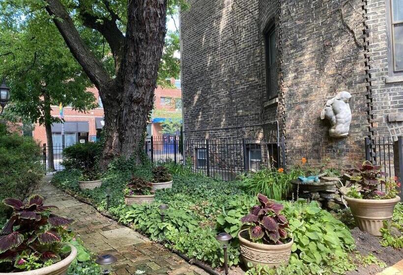 اتاق استاندارد با سرویس بهداشتی مشترک, The Villa Toscana