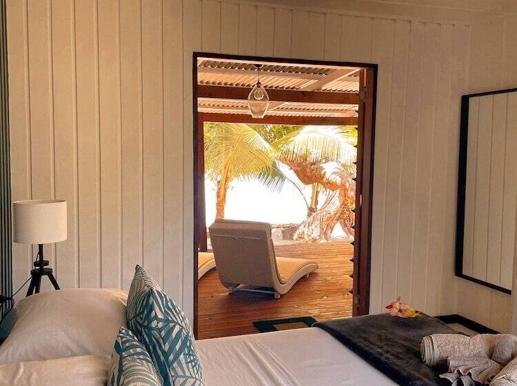 اتاق خانوادگی با چشم‌انداز دریا, Turtle Bay Lodge