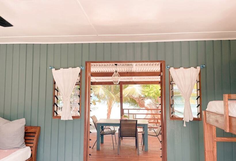 اتاق خانوادگی با چشم‌انداز دریا, Turtle Bay Lodge