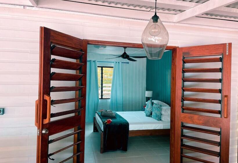 اتاق خانوادگی با چشم‌انداز دریا, Turtle Bay Lodge
