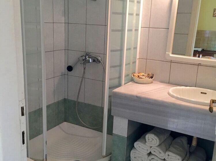 استودیوی استاندارد, The Mayflower Studios & Apartments