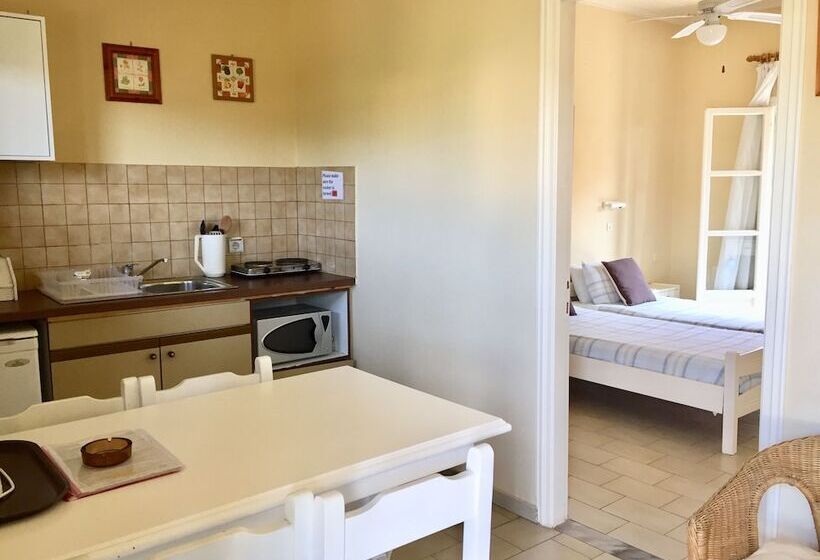 استودیوی استاندارد, The Mayflower Studios & Apartments