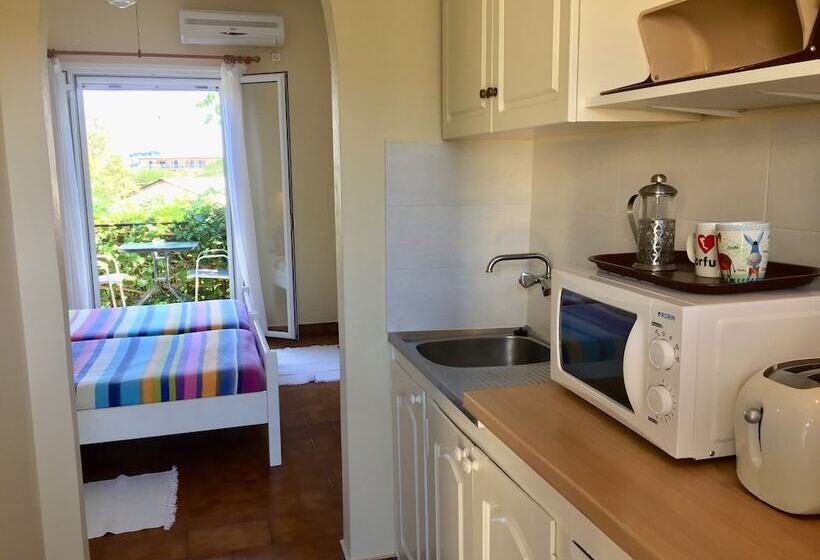 استودیوی استاندارد, The Mayflower Studios & Apartments