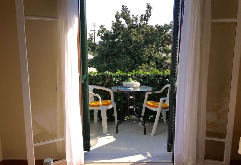 استودیوی استاندارد, The Mayflower Studios & Apartments