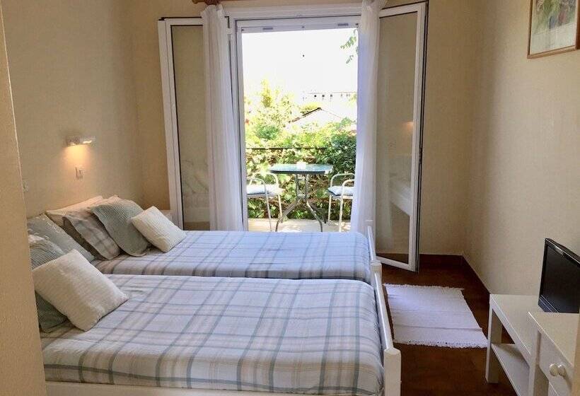 استودیوی استاندارد, The Mayflower Studios & Apartments