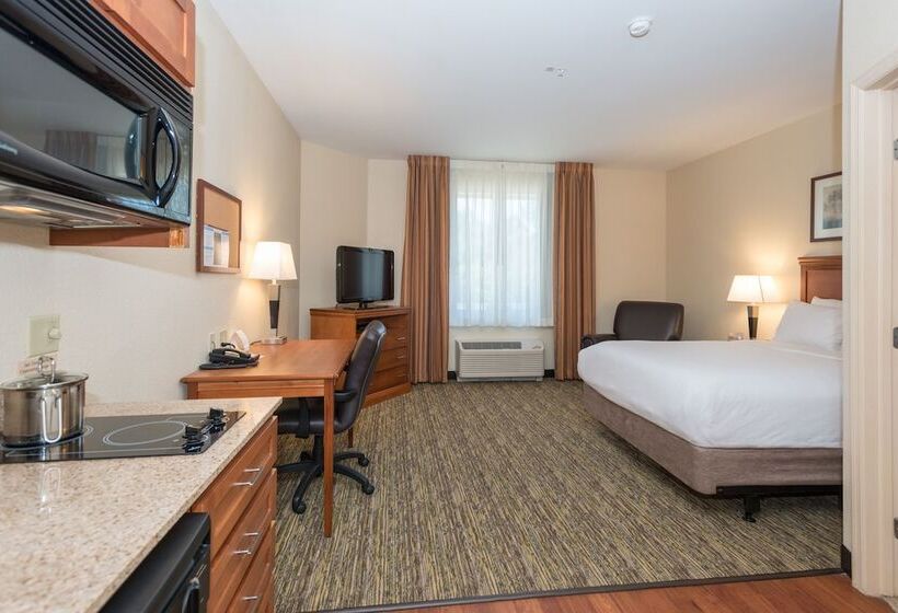 Estudio Estándar, Candlewood Suites Mobiledowntown