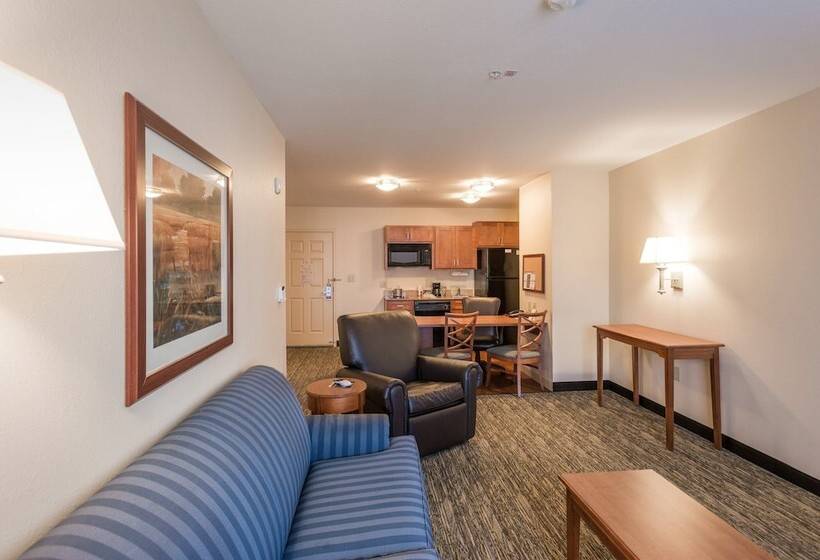 Suite Adapted for people with reduced mobility, Candlewood Suites Mobiledowntown