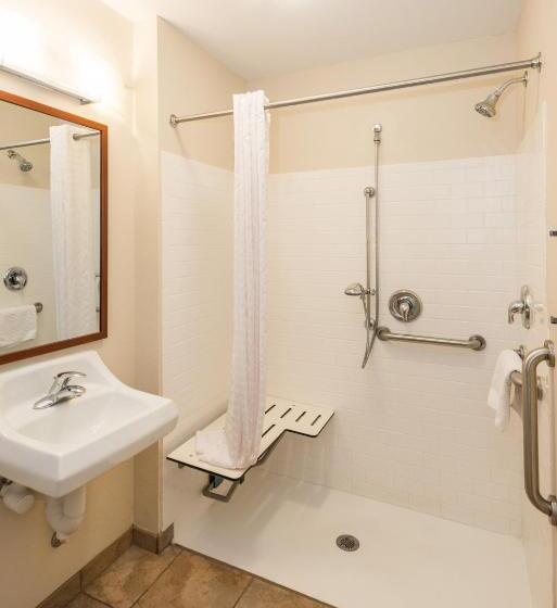 اتاق دلوکس مخصوص معلولین, Candlewood Suites Mobile Downtown, An Ihg