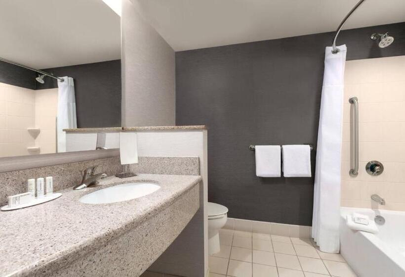 Номер Стандарт, Courtyard Lancaster