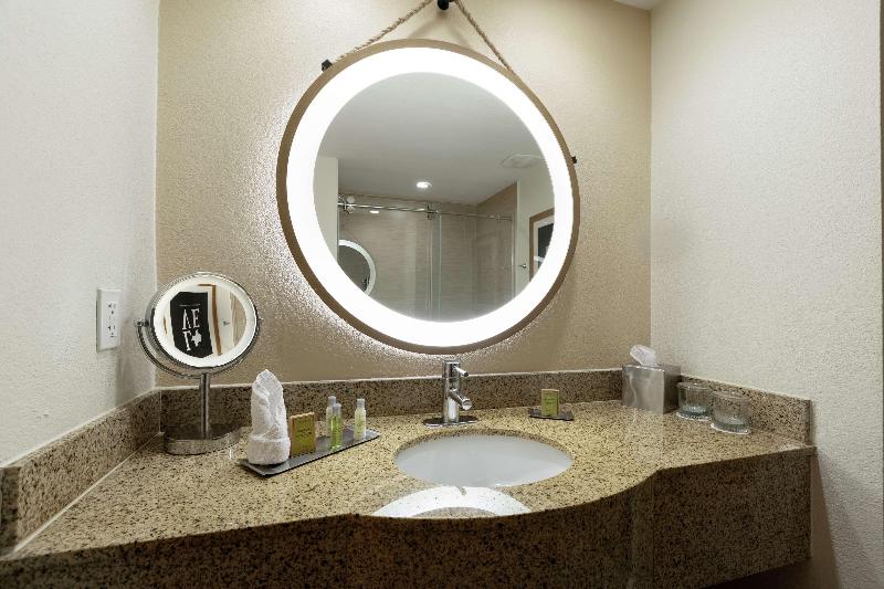 اتاق استاندارد با تخت بزرگ, Doubletree By Hilton Hotel Galveston Beach