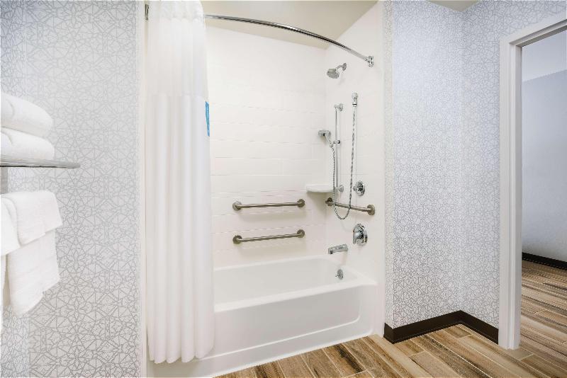 اتاق استاندارد با تخت بزرگ برای معلولان, Hampton Inn & Suites West Sacramento