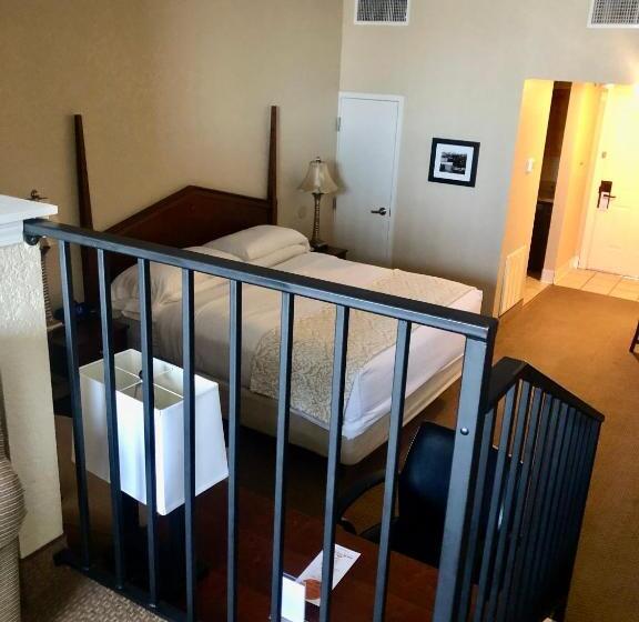 Deluxe Suite King Bed, Hawthorn Extended Stay By Wyndham Rome