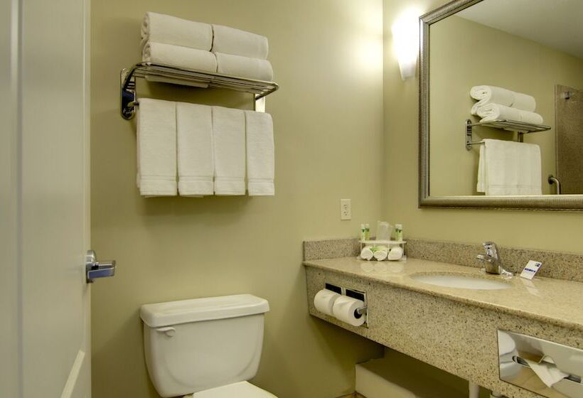 Standard Room 2 Double Beds, Holiday Inn Express  & Suites Kansas City Sports Complex