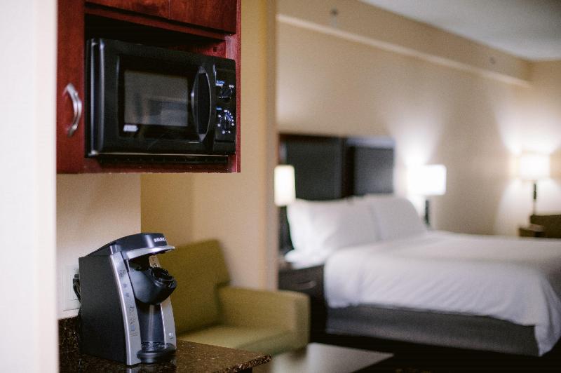 سوئیت با تخت بزرگ, Holiday Inn Express Hotel Raleigh Southwest, An Ihg