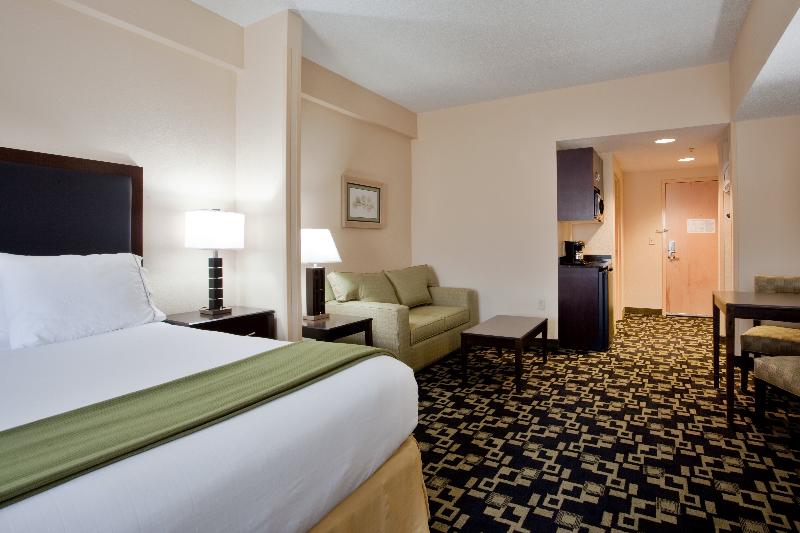 سوئیت با تخت بزرگ, Holiday Inn Express Hotel Raleigh Southwest, An Ihg