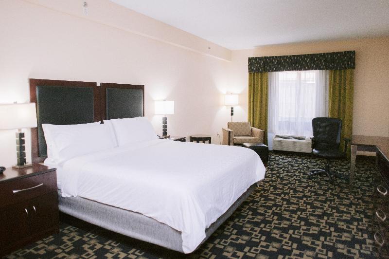 اتاق استاندارد با تخت بزرگ, Holiday Inn Express  & Suites Raleigh Sw  At Nc State