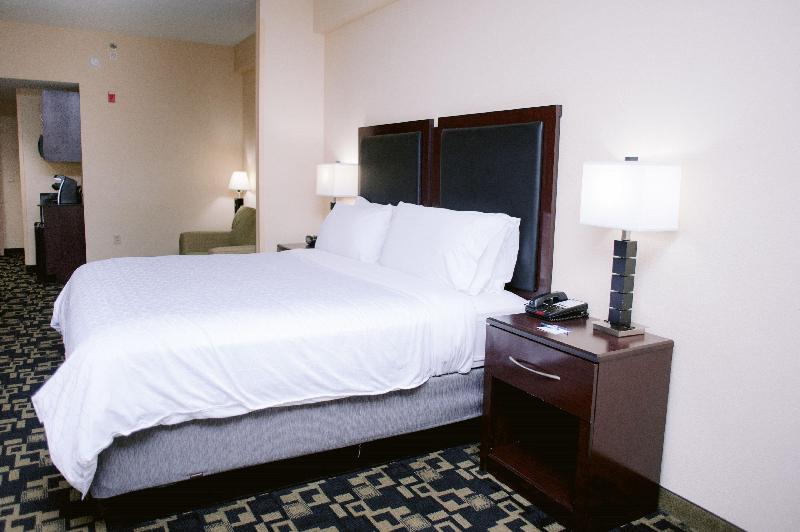 سوئیت با تخت بزرگ, Holiday Inn Express Hotel Raleigh Southwest, An Ihg