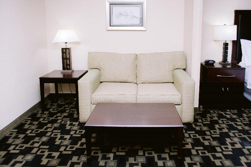 سوئیت با تخت بزرگ, Holiday Inn Express Hotel Raleigh Southwest, An Ihg
