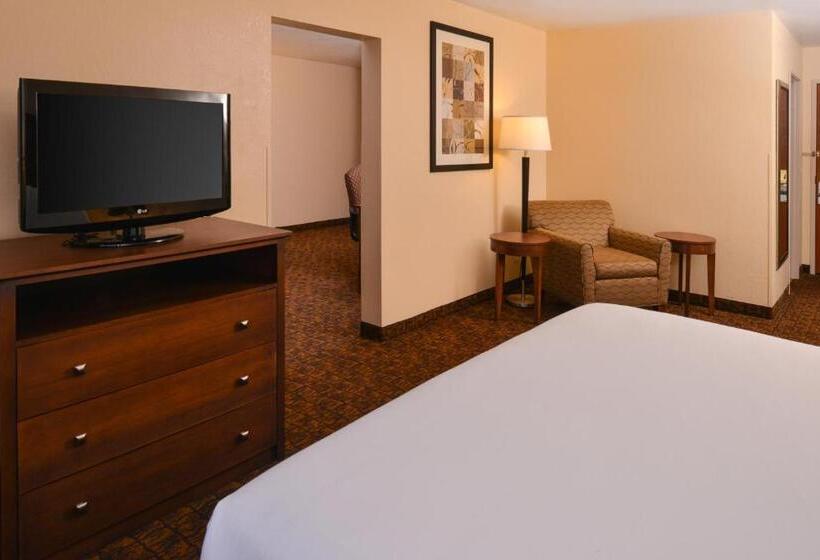 Люкс 2 Спальни, Holiday Inn Express Morgantown, An Ihg