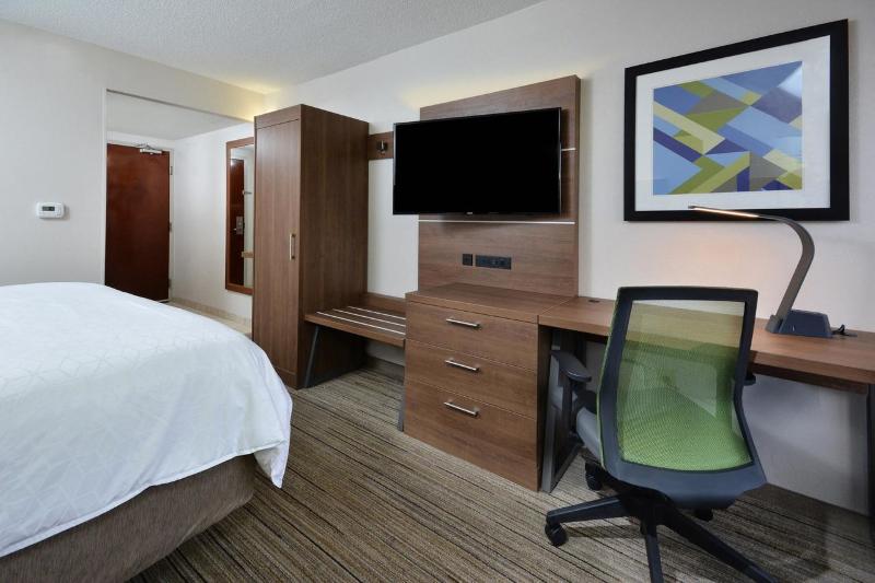 اتاق استاندارد با تخت بزرگ, Holiday Inn Express Raleigh Durham Airport, An Ihg