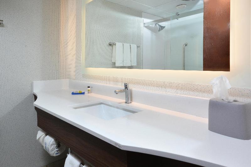 اتاق استاندارد با تخت بزرگ, Holiday Inn Express Raleigh Durham Airport, An Ihg
