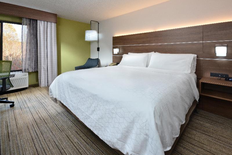 اتاق استاندارد با تخت بزرگ برای معلولان, Holiday Inn Express Raleigh Durham Airport, An Ihg
