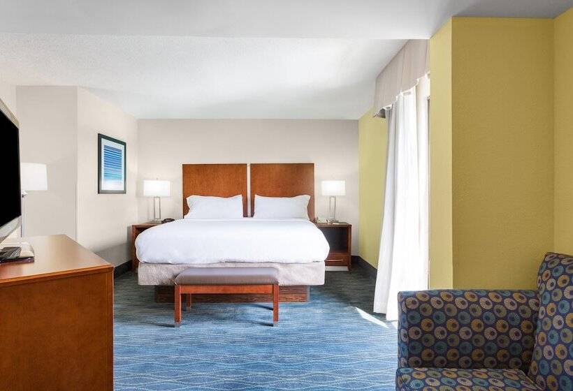 سوییت, Holiday Inn Express & Suites Wilmington University Center, An Ihg