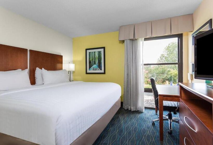اتاق اجرایی با تخت بزرگ, Holiday Inn Express & Suites Wilmington University Center, An Ihg