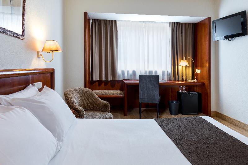 اتاق اجرایی با تخت بزرگ, Holiday Inn Express & Suites Wilmington University Center, An Ihg