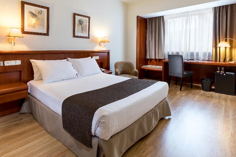 اتاق اجرایی با تخت بزرگ, Holiday Inn Express & Suites Wilmington University Center, An Ihg