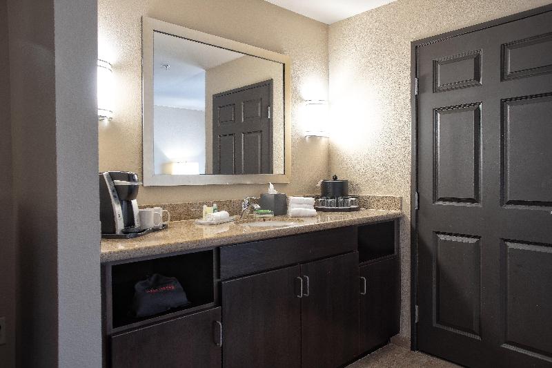 سوئیت با تخت بزرگ, Holiday Inn Oceanside Marina Camp Pendleton, An Ihg