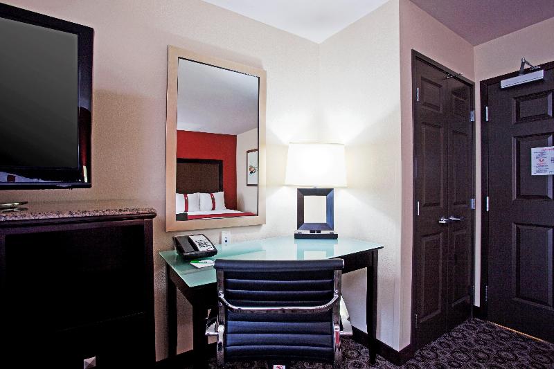 سوئیت با تخت بزرگ, Holiday Inn Oceanside Marina Camp Pendleton, An Ihg