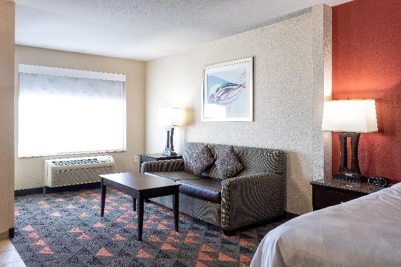 سوئیت با تخت بزرگ, Holiday Inn Oceanside Marina Camp Pendleton, An Ihg