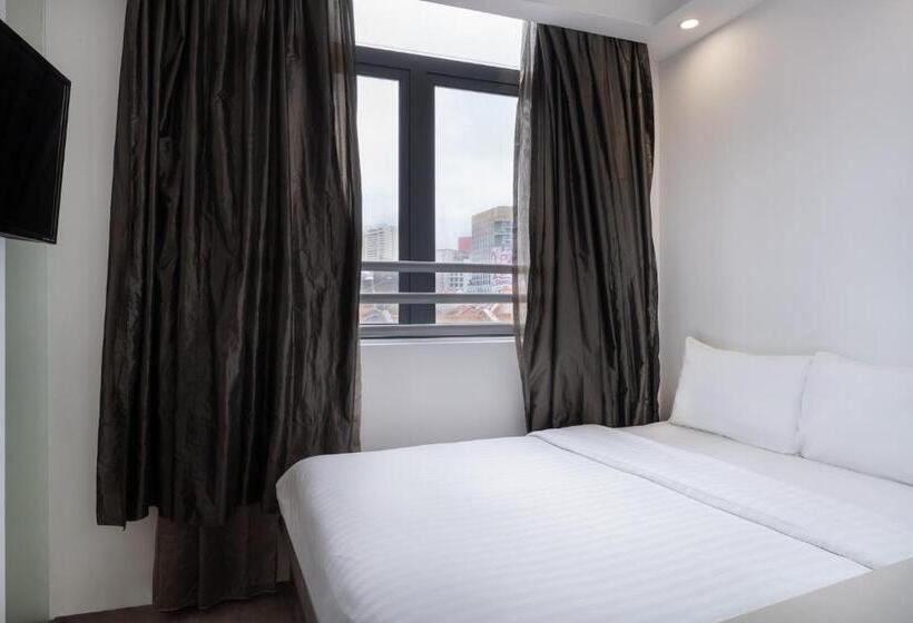 اتاق استاندارد چهار تخته, A Hotel Dickson